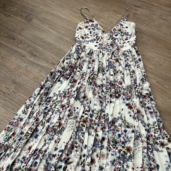 H&M Romantic Pleated Dress - Picture 3 of 11